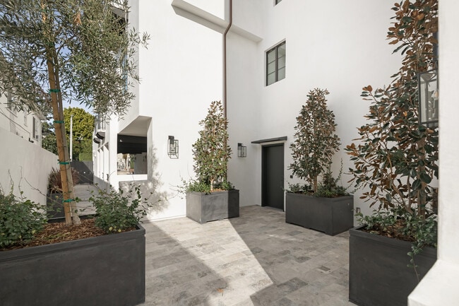 Building Photo - 7914 NORTON Ave