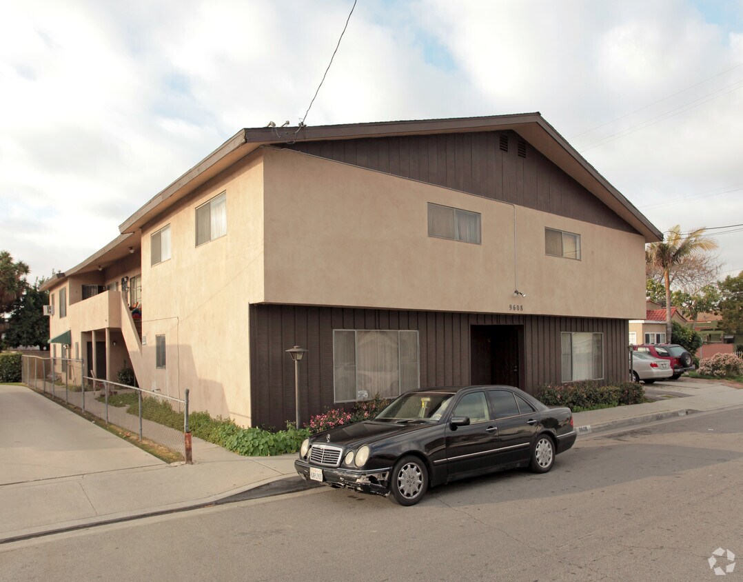 Primary Photo - 9608 Park St