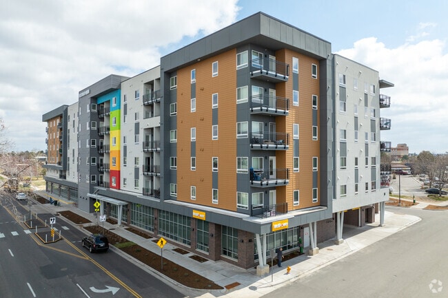 Building Photo - Freshlo