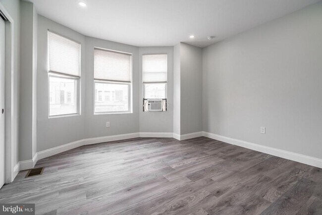 Foto del edificio - 5439 Larchwood Ave