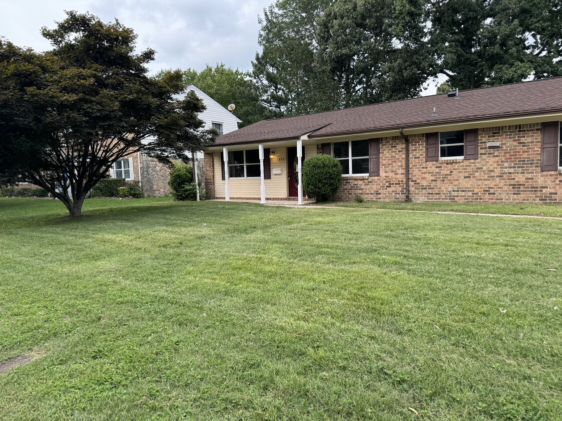 Primary Photo - 604 Brookside Ct