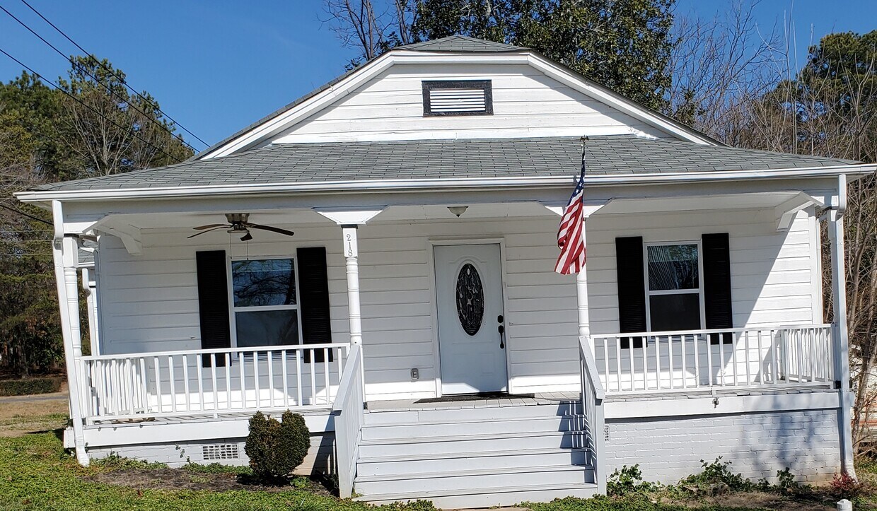 Primary Photo - 218 W Lee Ave