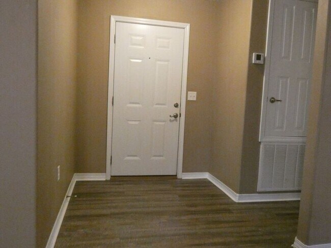 Foto del edificio - 8832 Bluebell St
