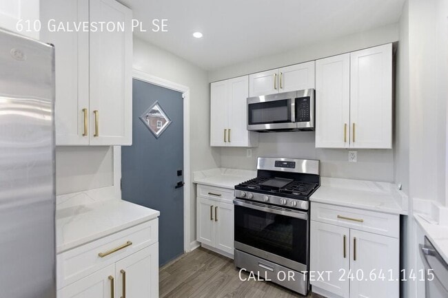 Building Photo - 610 Galveston Pl SE