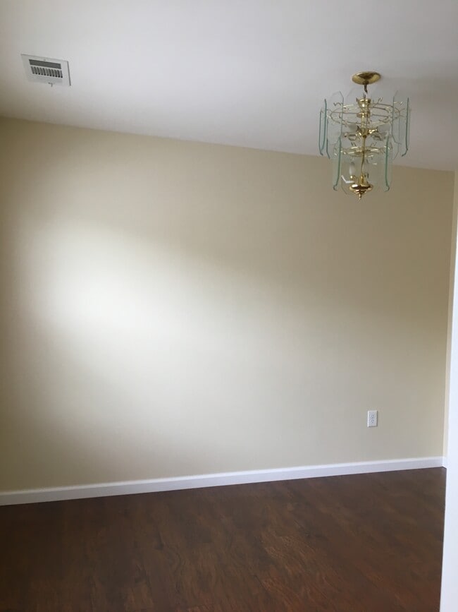 Building Photo - 411 N Oaks Blvd