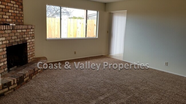 Foto del edificio - Lovely North Salinas Property!