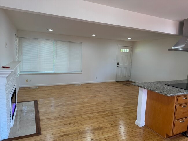 Building Photo - 2829 Larch Way