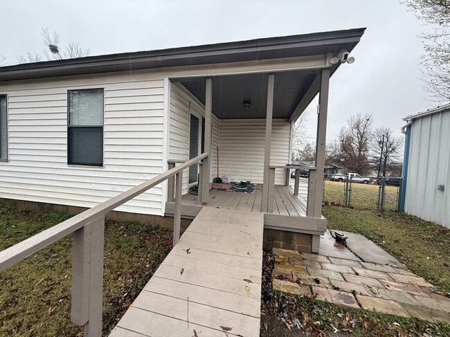 Building Photo - 1940 Ives Way Ln