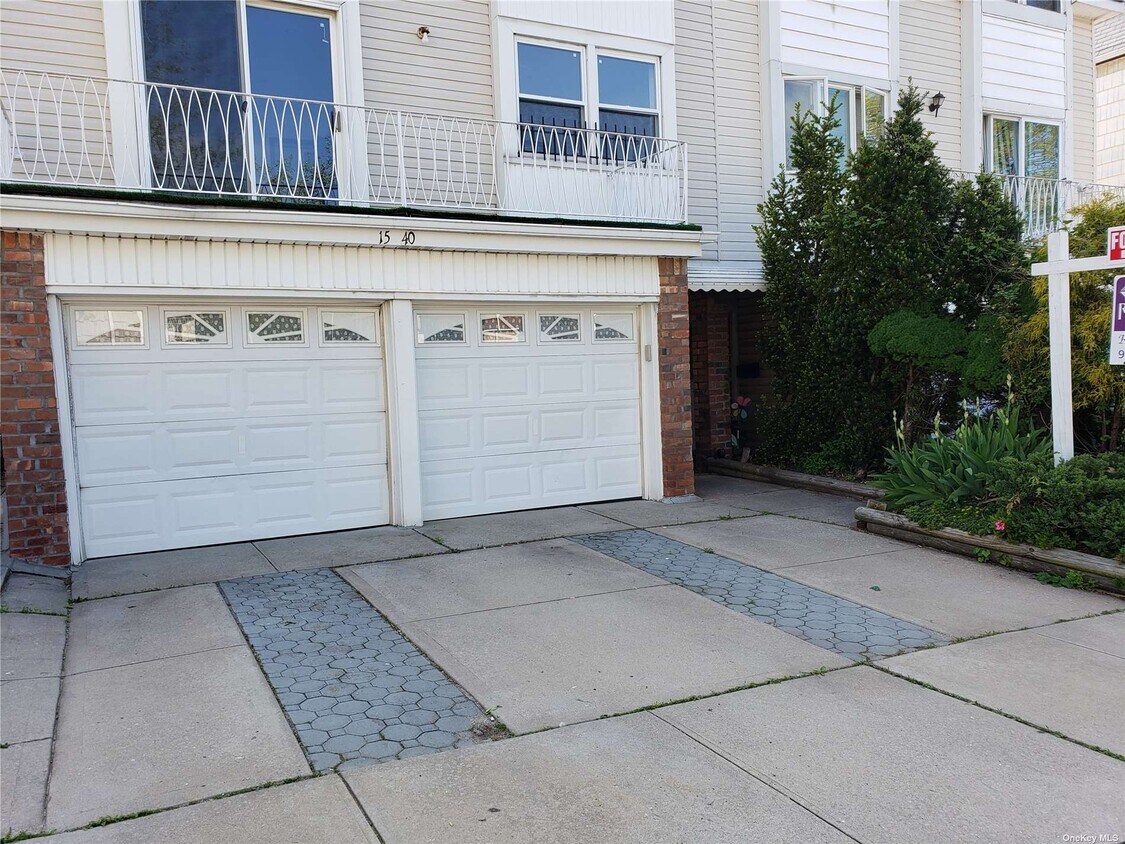 Foto principal - 15-40-40 215th St