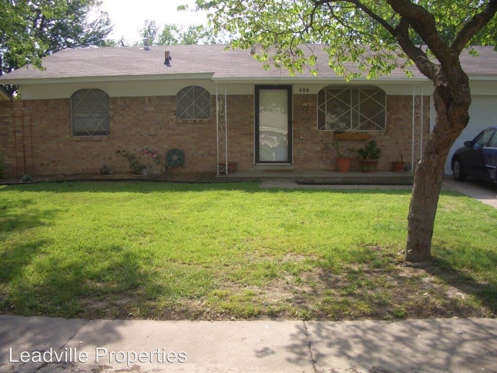 Primary Photo - 408 S Hickory Pl