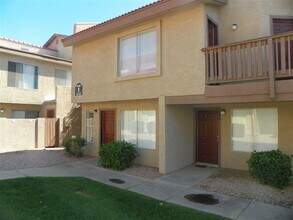 Building Photo - 4828 W Orangewood Ave