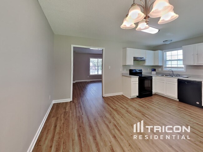 Foto del edificio - 2112 McKinnon Dr
