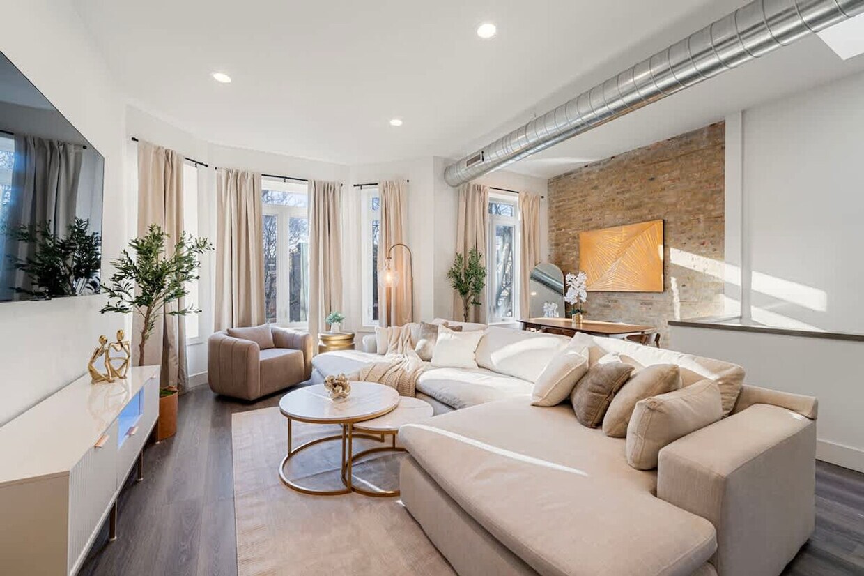 Foto principal - 1543 N Claremont Ave