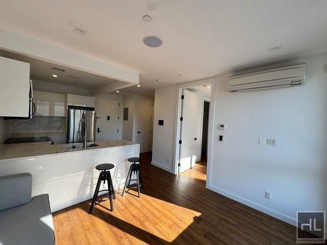 Building Photo - The Vitoria - 27=04 Astoria Blvd Luxurious...