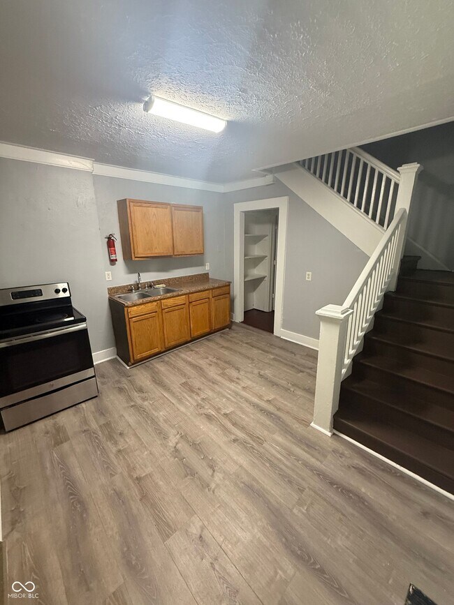 Foto del edificio - 3709 N Kenwood Ave