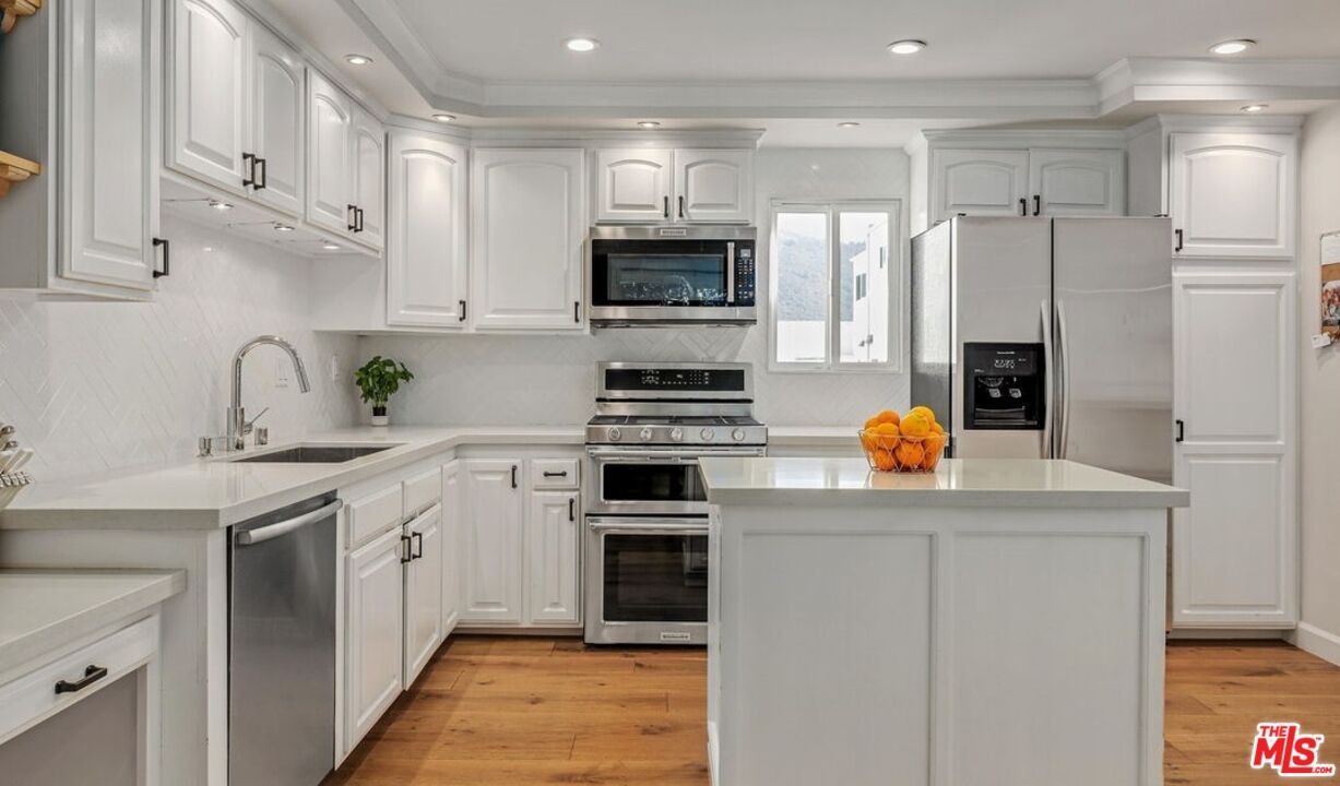 Foto principal - 17219 Palisades Cir