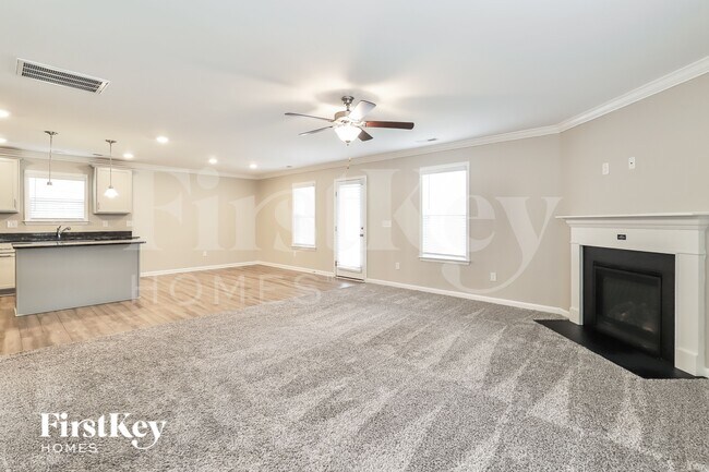 Building Photo - 824 Sage Hl Dr