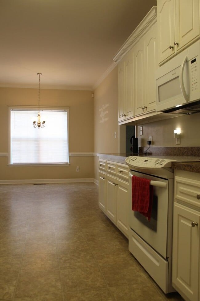 Foto del edificio - 205 Stillwater Creek Dr