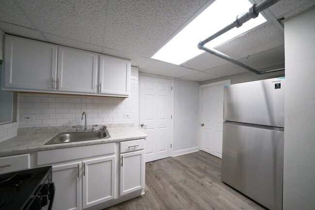 Foto del edificio - 3021 N Davlin Ct
