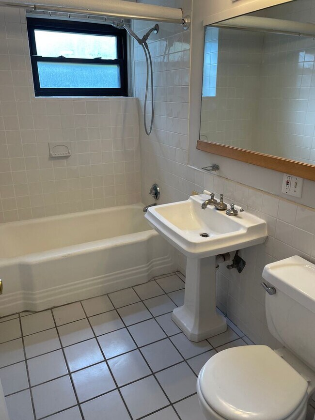 Foto del edificio - Nicely renovated condo in Coolidge Corner!