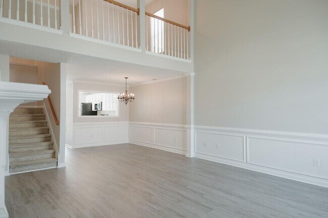 Building Photo - Large 3 Bedroom 2.5 Bath Townhouse In Evans