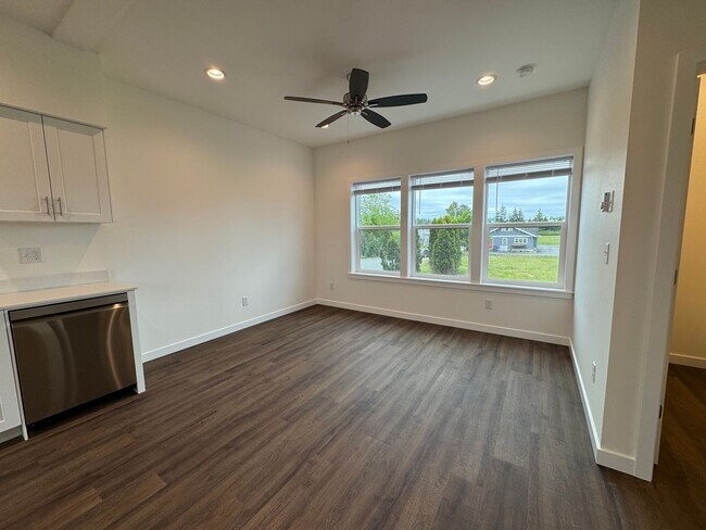 Building Photo - BH T 9520