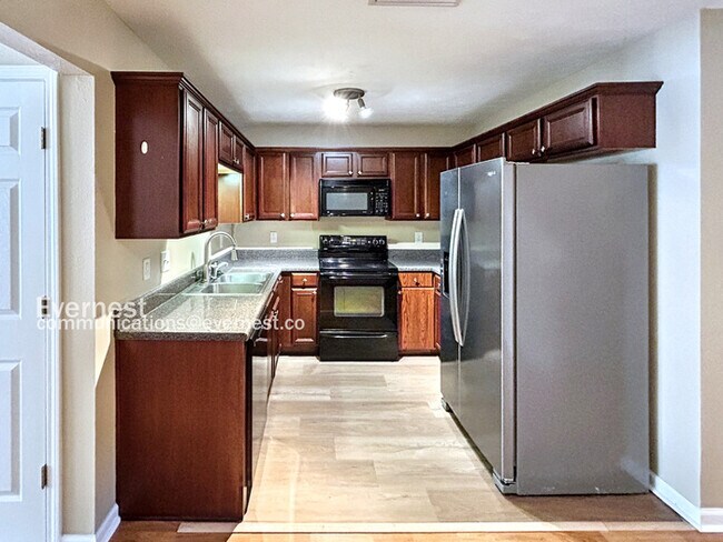 Foto del edificio - 102 Antler Ridge Cir