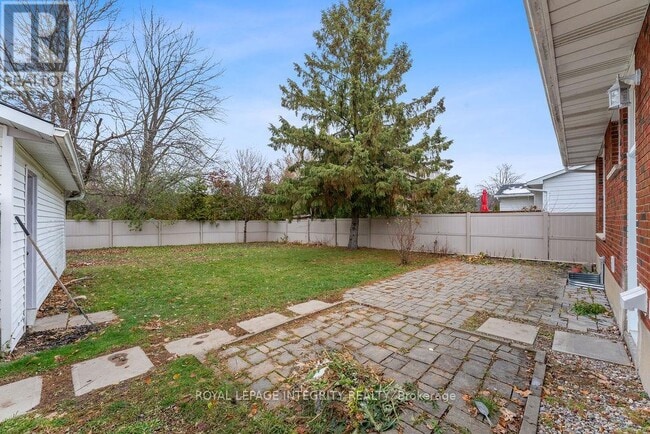 Building Photo - 1105 Falaise Rd