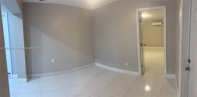 Building Photo - 833 NE 153rd St