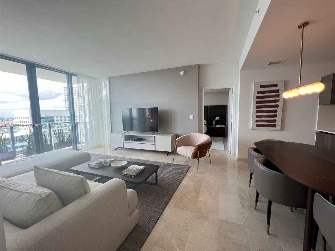 Foto principal - 88 SW 7th St