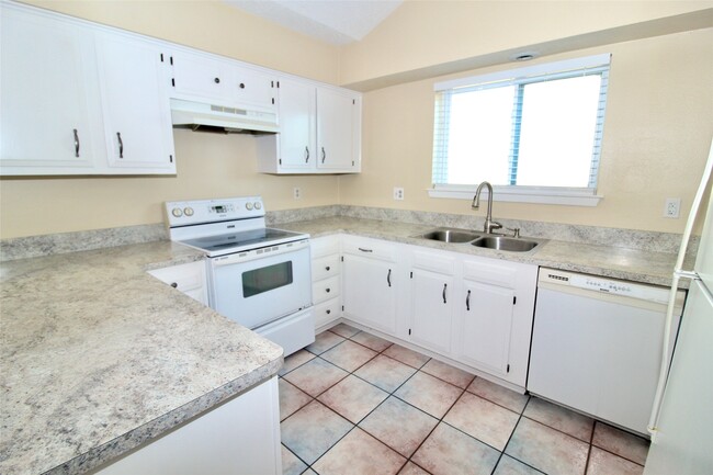 Building Photo - 16731 Rippling Mill Dr