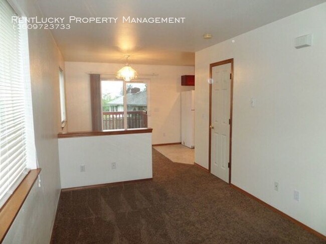 Building Photo - 1512 S Puget Dr