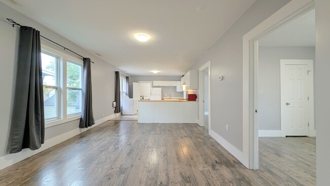 Building Photo - 475 Louis Ave