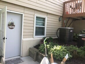 Building Photo - 207 N Stark St