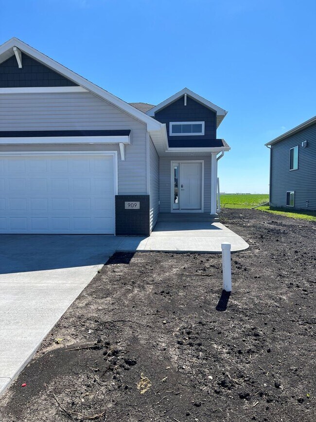 Foto del edificio - New 4 Bedroom/3 Bathroom House