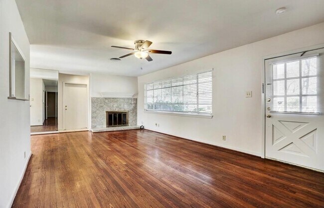 Foto del edificio - 5615 Arboles Dr
