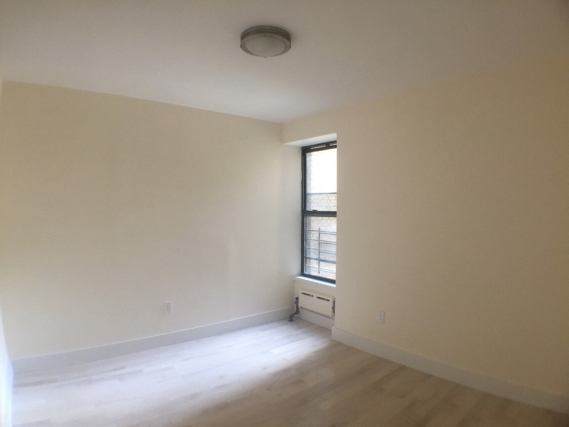 Foto principal - 643 W 171st St