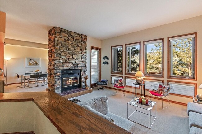 Building Photo - Executive 2BR/3BA Condo with Mountain View...