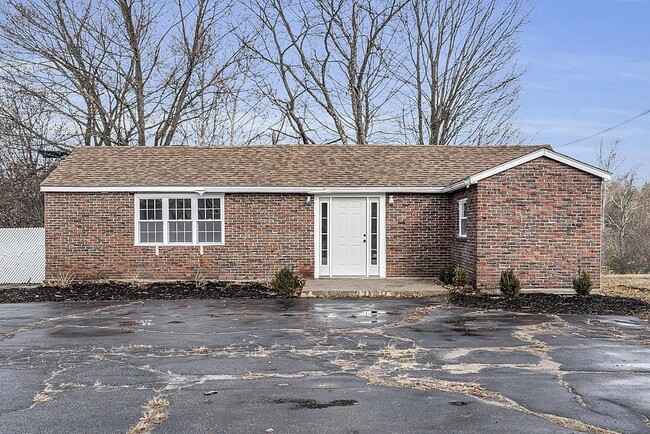 Building Photo - 297 Elm St