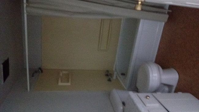 Bathroom. - Creekside Apartments