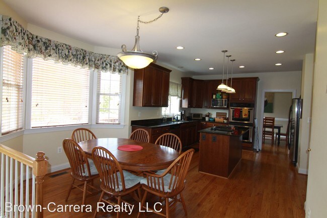Foto del edificio - 15383 Hillsboro Rd