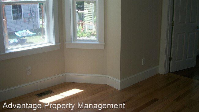 Building Photo - 2 br, 1 bath House - 82 Congress Street #1
