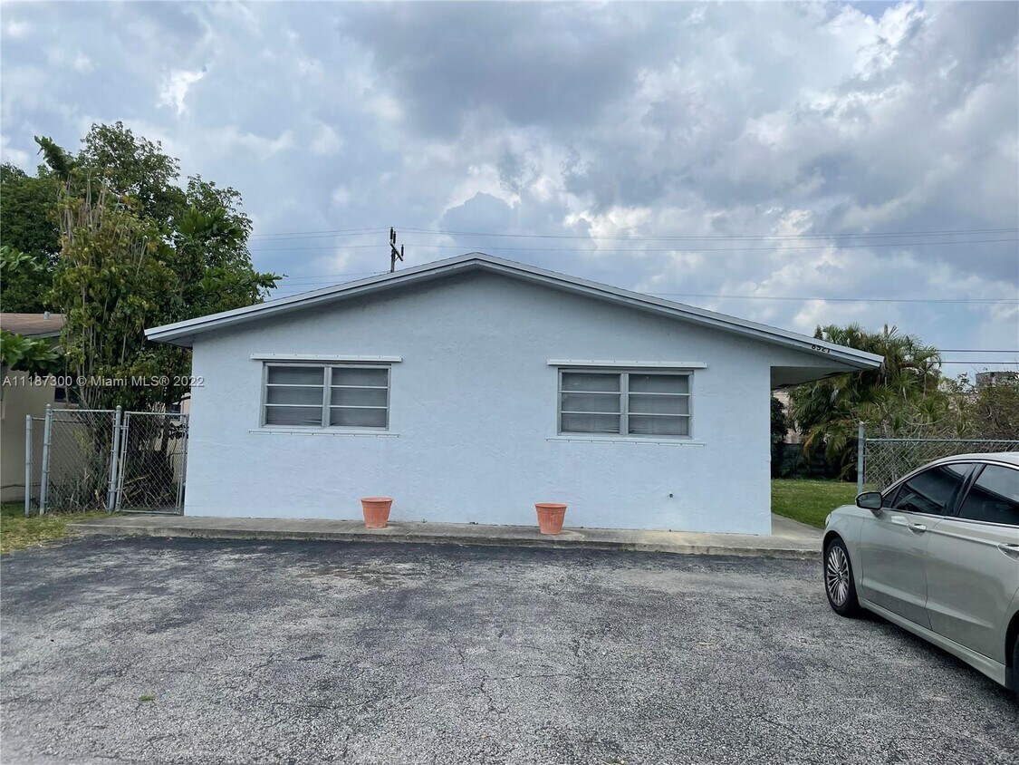 6521 SW 18th St Unit AB, Miramar, FL 33023 Apartment for Rent in