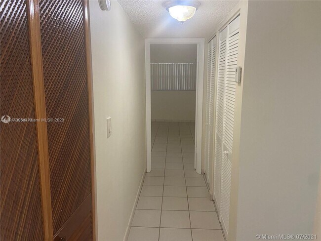 Foto del edificio - 210 NW 87th Ave