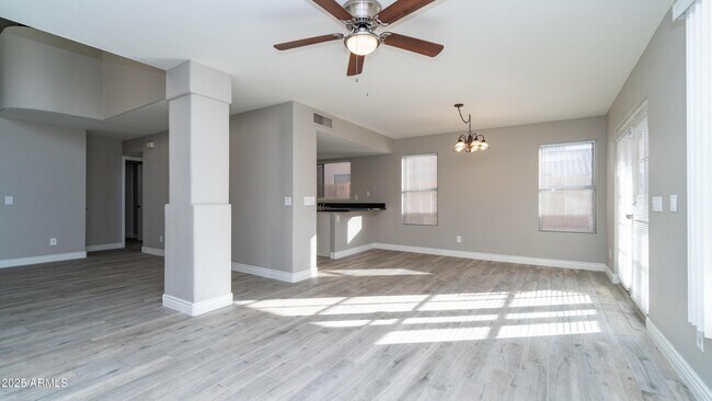 Foto del edificio - 17220 N 40th Pl