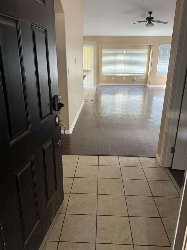 Foto del edificio - Charming Single-Story Home with Spacious Layout & Modern Comforts