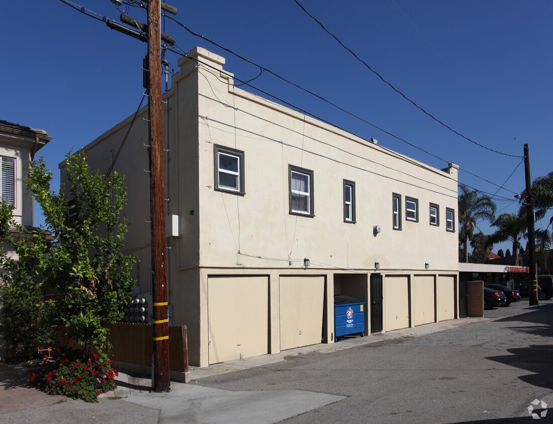 Building Photo - 1005 Sartori Ave