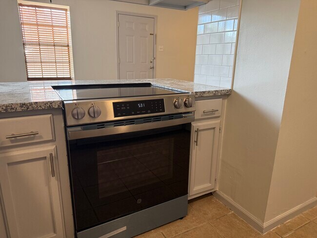 Building Photo - 5121 E Hunters Chapel Ct