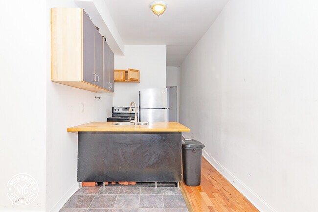 Building Photo - 311 Troutman St