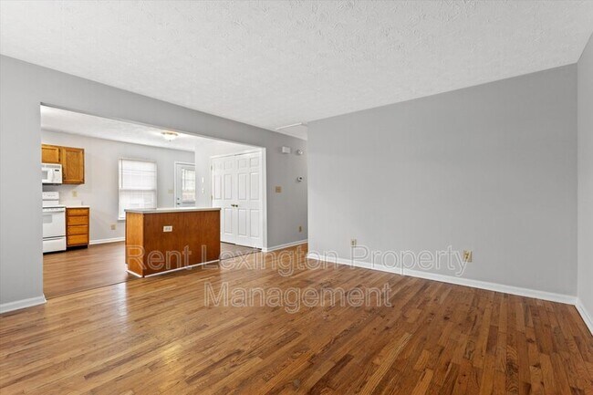 Building Photo - 529 Bell Place Dr